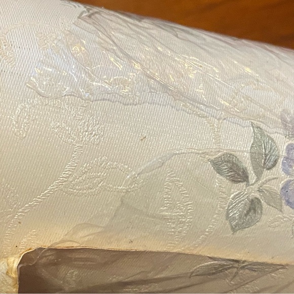 Mirage Sealed Pre-Pasted Solid Sheet Vinyl white floral Print - Picture 7 of 10